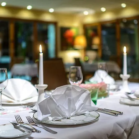 Restaurant Auerhahn بيت ضيافة